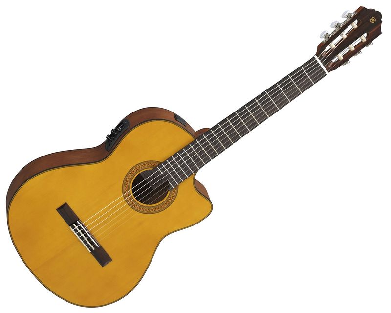 Yamaha CGX122MCC Nylongitar med elektronikk