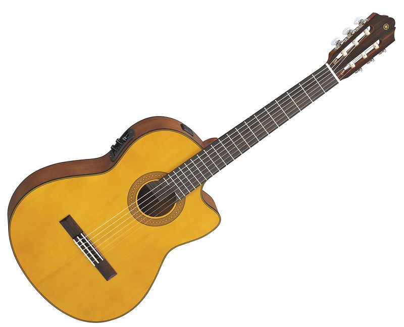 Yamaha CGX122MSC Nylongitar med elektronikk